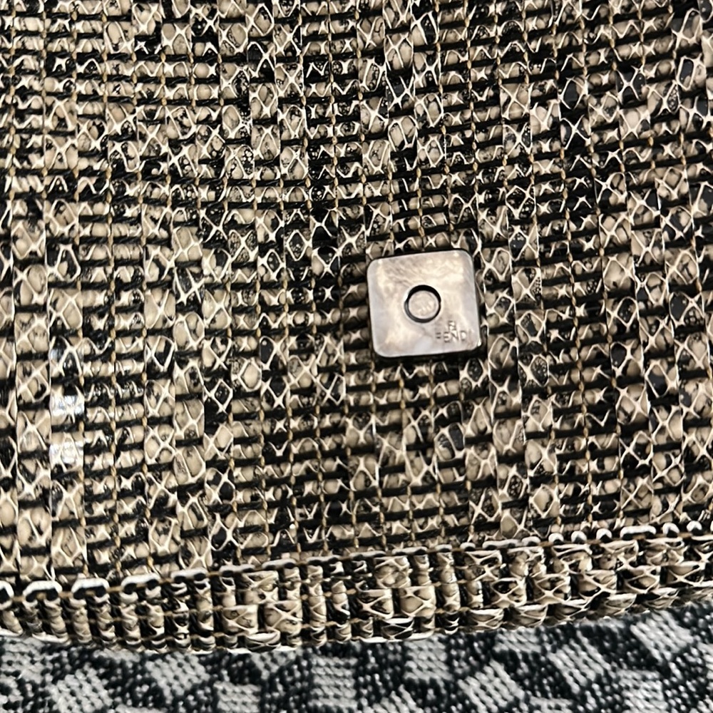 FENDI WOVEN MAMA FOREVER BAGUETTE - Picture 9 of 14